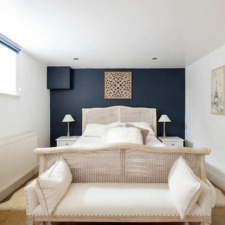 2 Double Bedroom Large Modern Self Contained Apartment Free Parking Camberley Extérieur photo