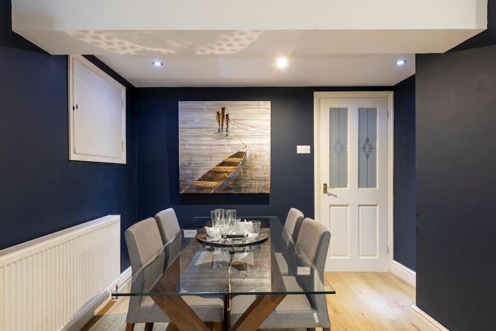 2 Double Bedroom Large Modern Self Contained Apartment Free Parking Camberley Extérieur photo