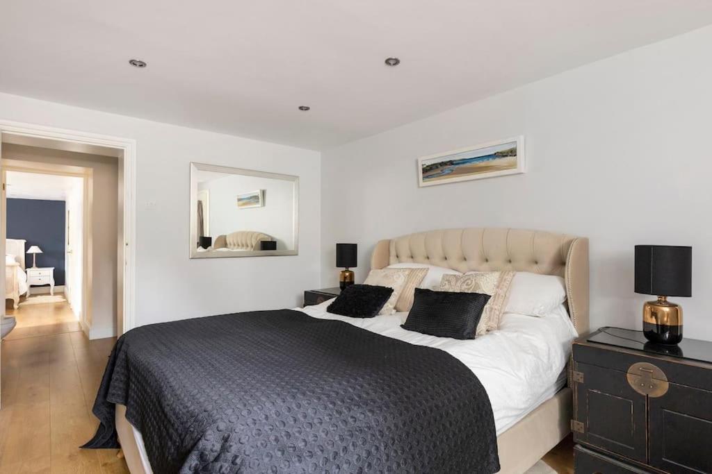 2 Double Bedroom Large Modern Self Contained Apartment Free Parking Camberley Extérieur photo