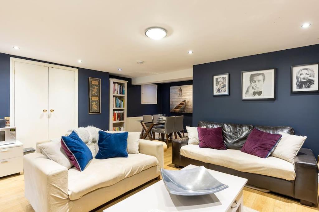2 Double Bedroom Large Modern Self Contained Apartment Free Parking Camberley Extérieur photo