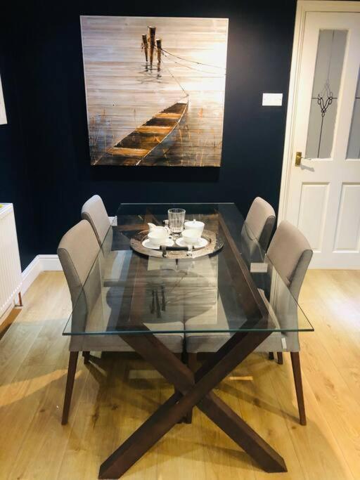 2 Double Bedroom Large Modern Self Contained Apartment Free Parking Camberley Extérieur photo