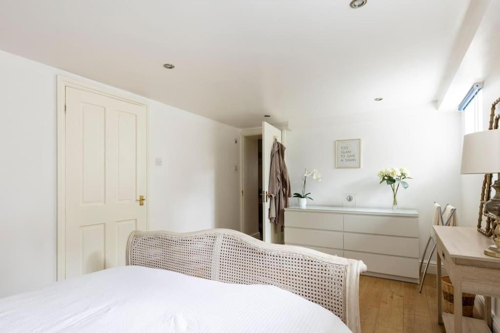 2 Double Bedroom Large Modern Self Contained Apartment Free Parking Camberley Extérieur photo