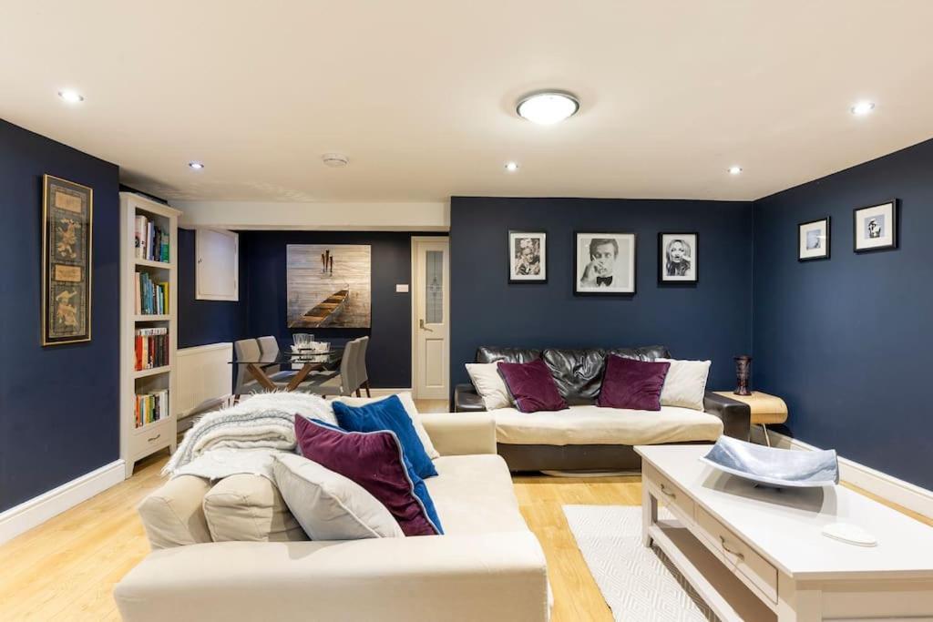 2 Double Bedroom Large Modern Self Contained Apartment Free Parking Camberley Extérieur photo