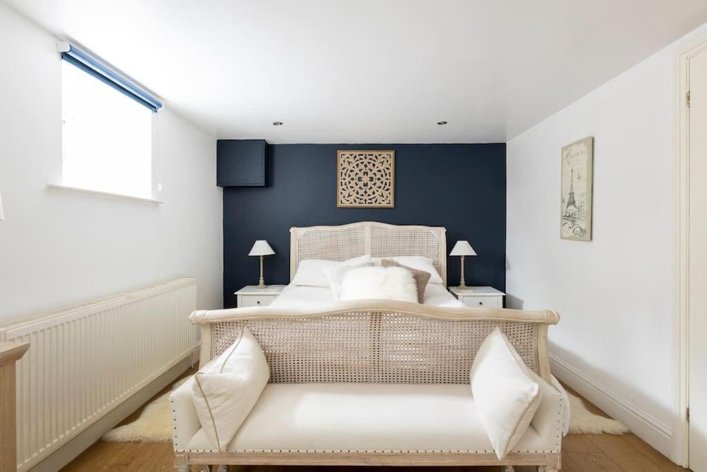 2 Double Bedroom Large Modern Self Contained Apartment Free Parking Camberley Extérieur photo