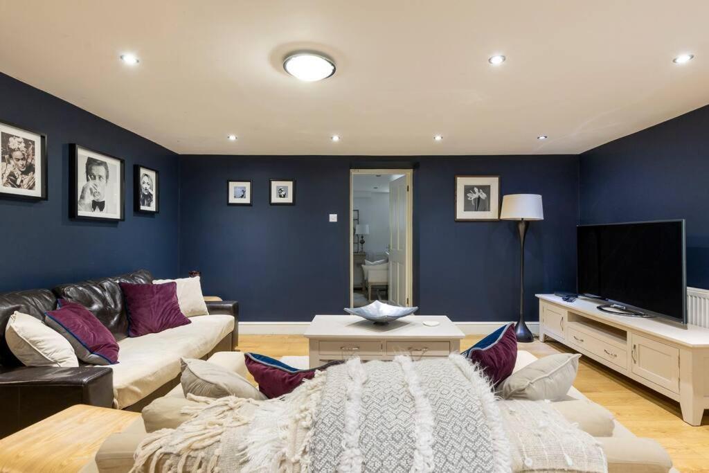 2 Double Bedroom Large Modern Self Contained Apartment Free Parking Camberley Extérieur photo